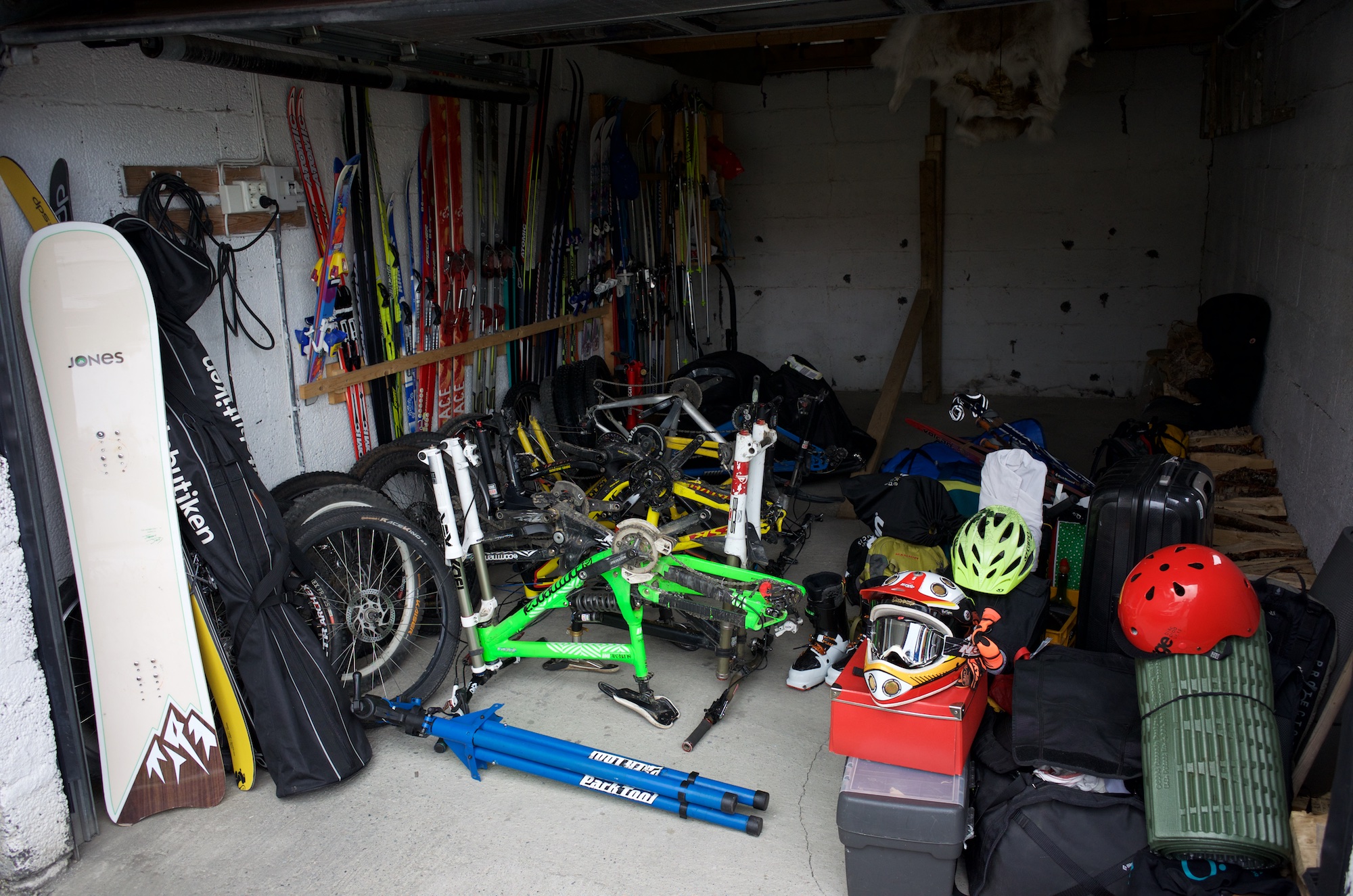 Two pairs of skis, splitboard, snowboard, 7 bikes with wheels and associated helmets, apparel, tools, stand etc, some civilian clothes, winter gear and a few bits and bobs. Not shown: bed (still in the car), girlfriend (out of frame).