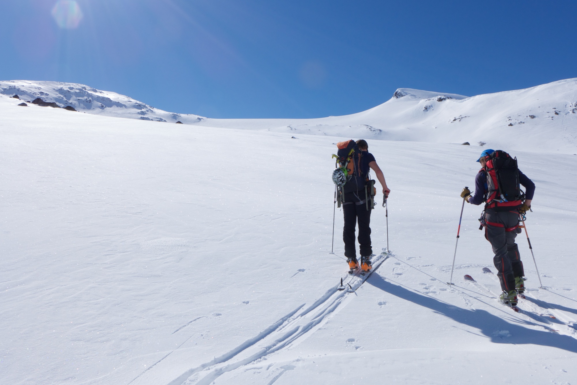 Saelgatjokka, the peak to the right, is where our climb end and more flat skinning starts before we reach Järnkammen