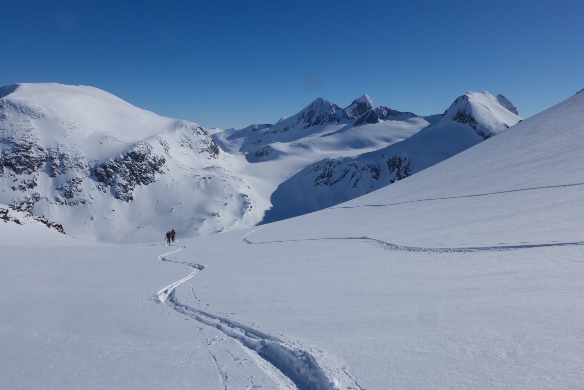 On the way out, we treated ourselves to a bonus lap on the south face of Sealgatjokka...