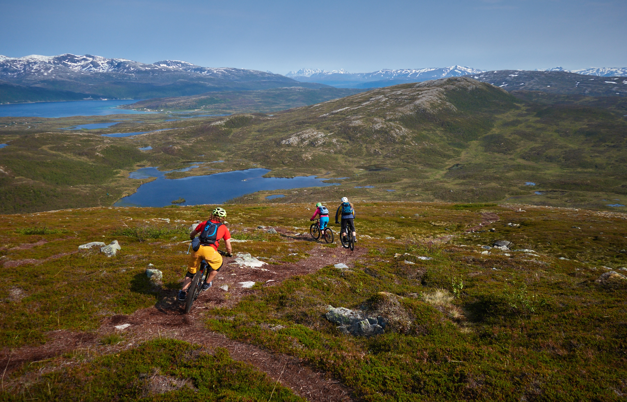 Chasing Linnea and Gustav on Nordtinden, photo by Andrea