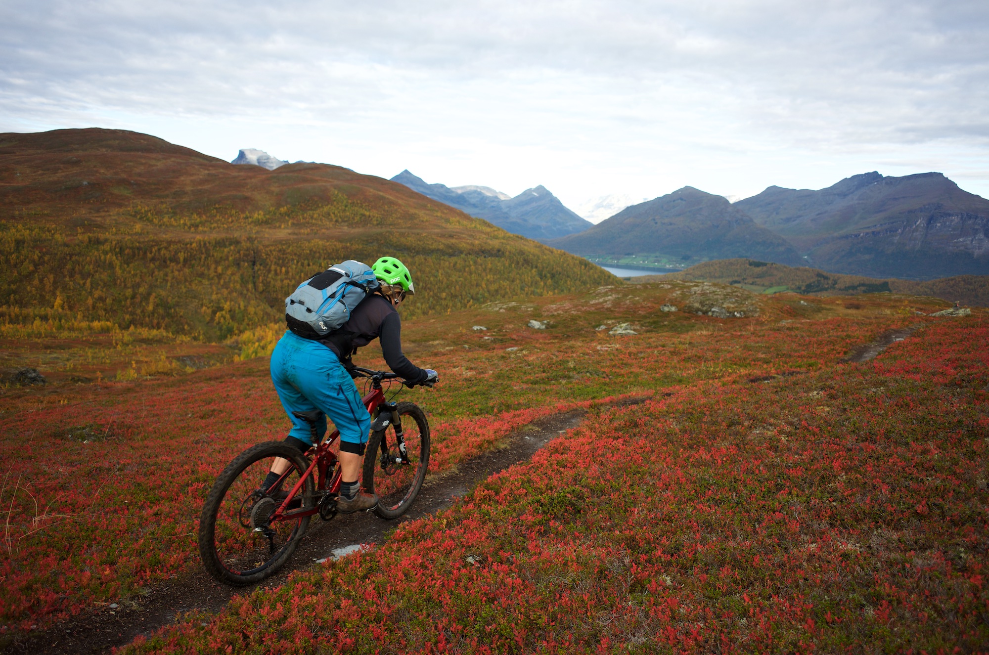 With views like this it is not always easy to keep eyes on the trail.