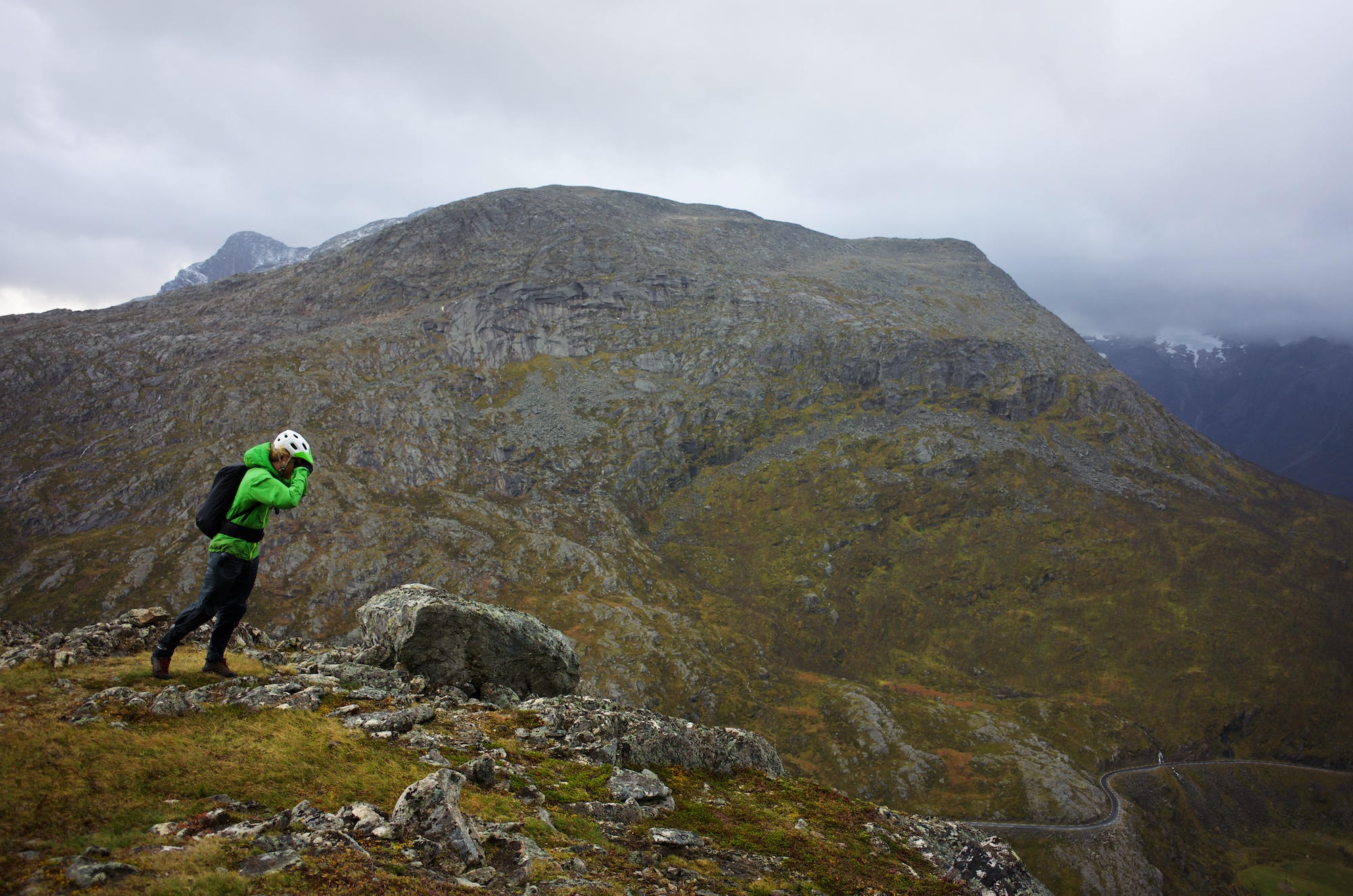 Gustav headbutting the wind and enjoying the view (i think). Fresh dusting of snow on Store Blåmann in the background.