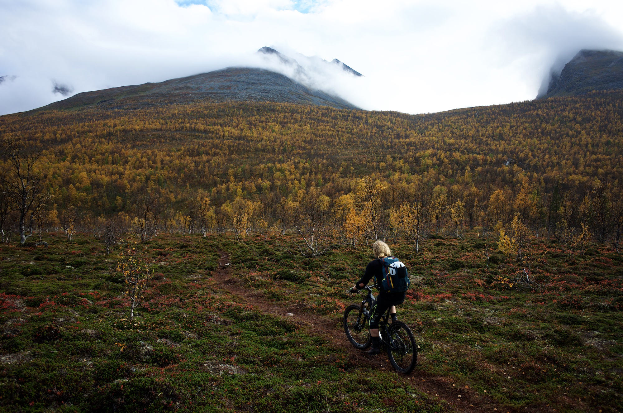 In bikinism, all uphill riding is considered an approach. Gustav is doing away with the approach to Middagsaksla.