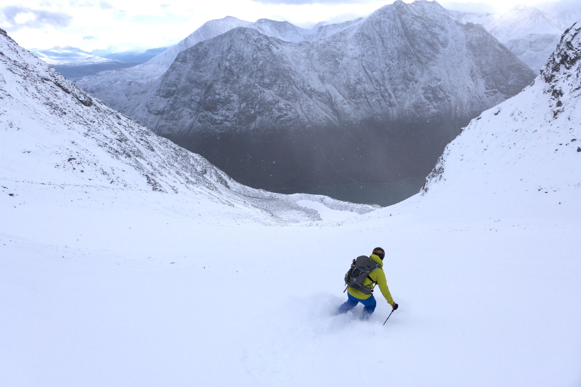 Snow getting thinner further down, but as a small compensation we popped out of the cloud and got some views.