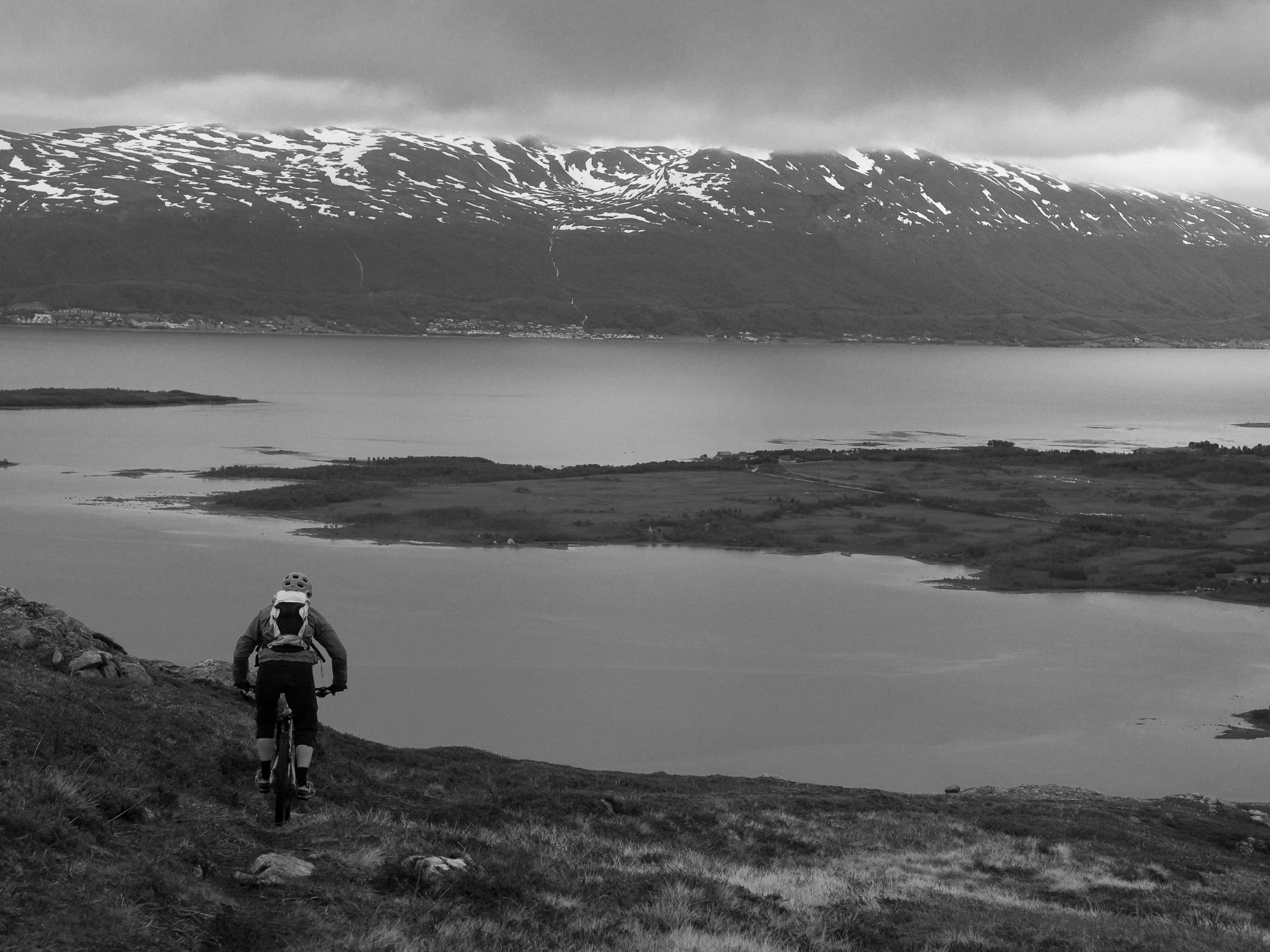 Andrea with no time to take in the view from Rundfjellet.