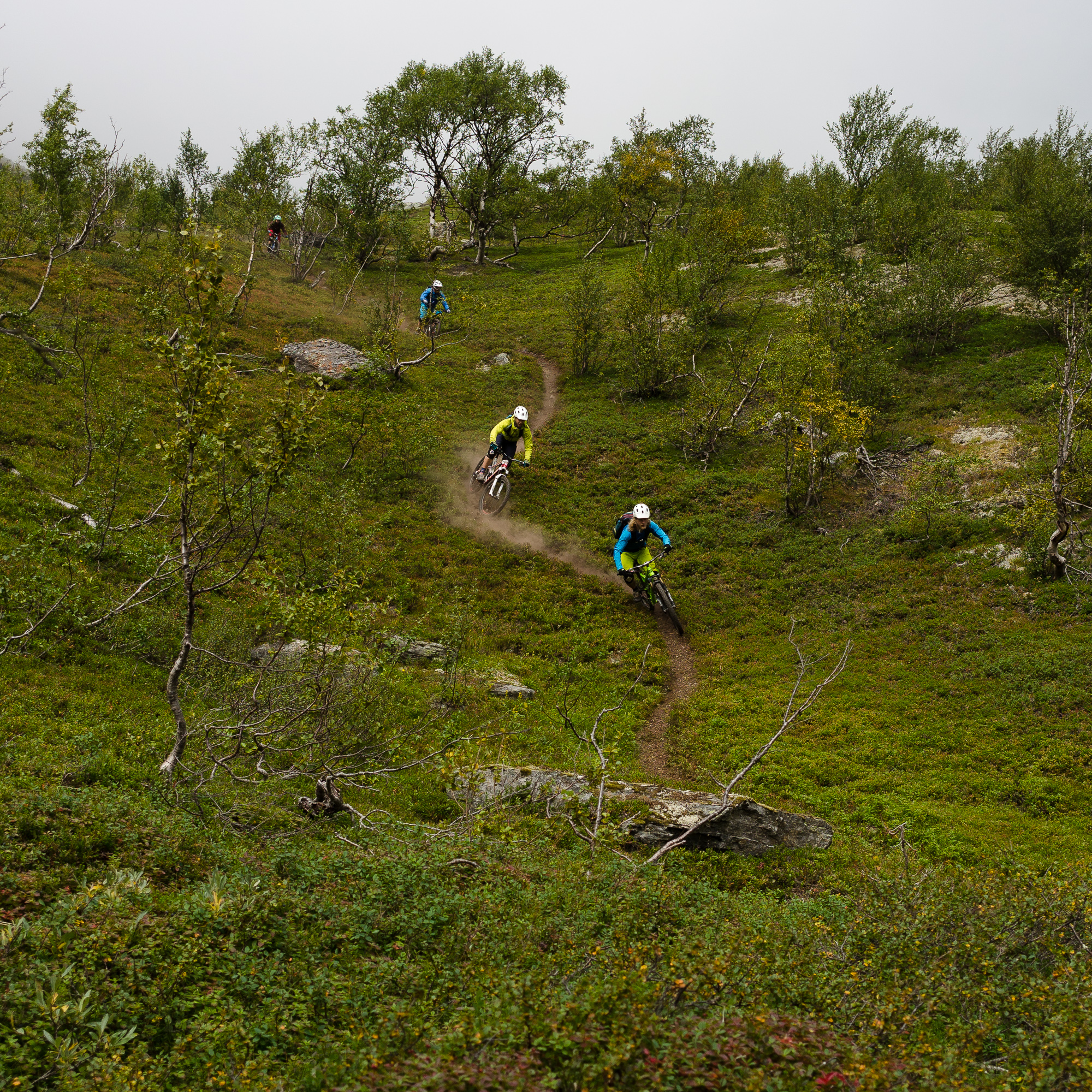 Gustav, Marius, Stian and Sanna get the train going in the dusty, loamy goodness.